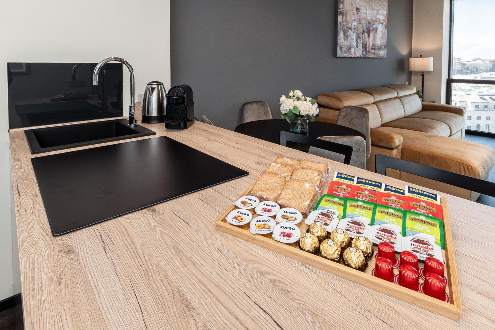 Free Parking In Luxury Suite With City View - Steps To Brignole Train Station Γένοβα Εξωτερικό φωτογραφία
